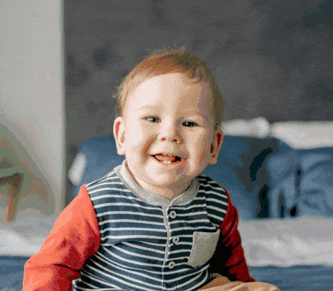 PicCollage magic effect that adds bunny ears to a photo of a little kid.